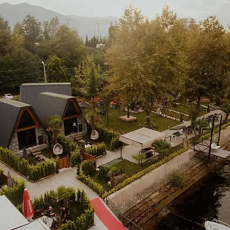 אכסניה Sapanca Kiyi Bungalov&cafe