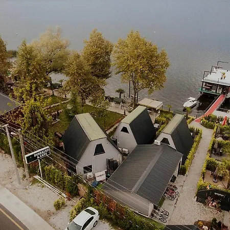 Sapanca Kiyi Bungalov&cafe Lodge *