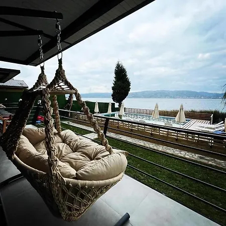 Lodge Sapanca Kiyi Bungalov&cafe *