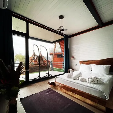 Sapanca Kiyi Bungalov&cafe Orman Evi