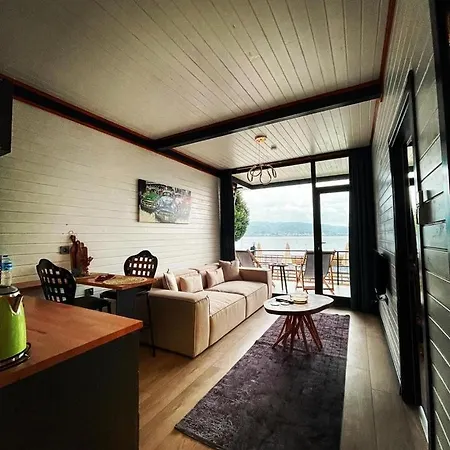 Lodge Sapanca Kiyi Bungalov&cafe