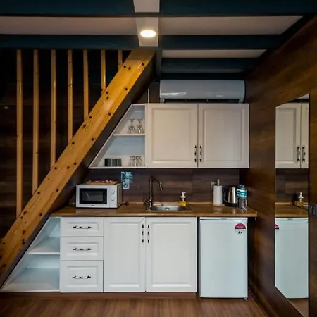 Lodge Sapanca Kiyi Bungalov&cafe