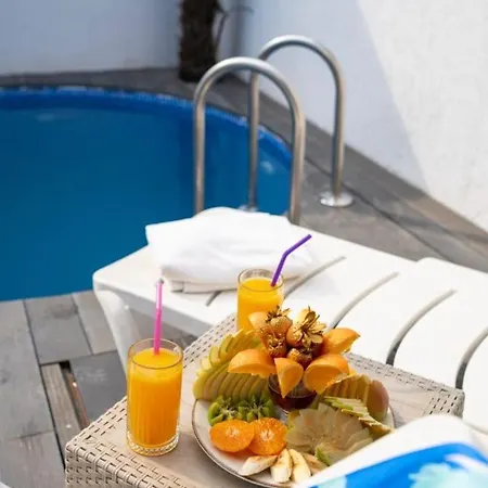 Sapanca Kiyi Bungalov&cafe אכסניה