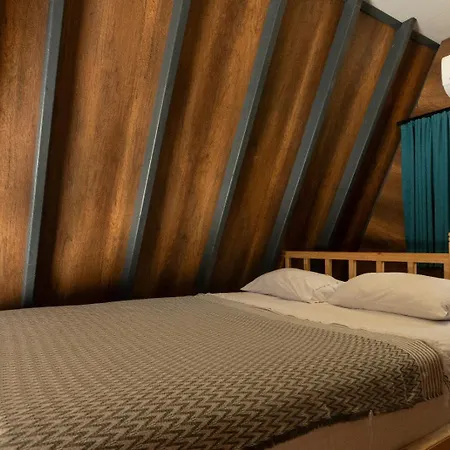 Lodge Sapanca Kiyi Bungalov&cafe *